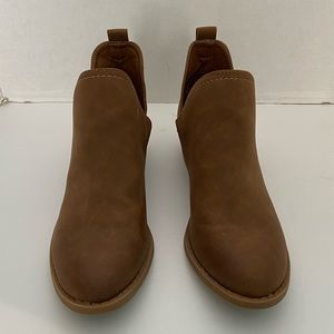 Universal Thread Brown Boots Size: 7